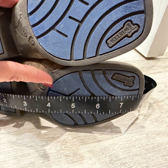 Twister Kids Brown and Blue Western Boots size 9 like new condition worn 2x - Picture 9 of 11